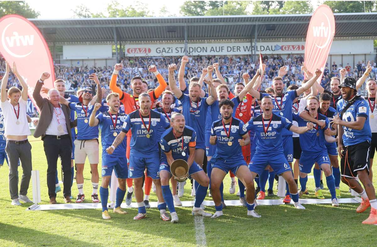 Riesenjubel bei den Stuttgarter Kickers über den WFV-Pokal-Triumph
