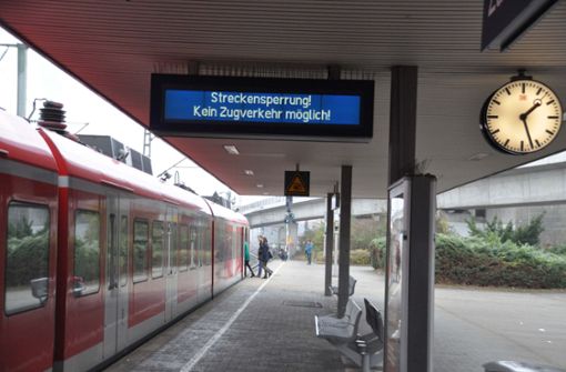 Der Zuffenhausener Bahnhof musste am Dienstag für knapp eine Stunde gesperrt werden (Archivbild). Foto: Andreas Rosar/Fotoagentur-Stuttgart