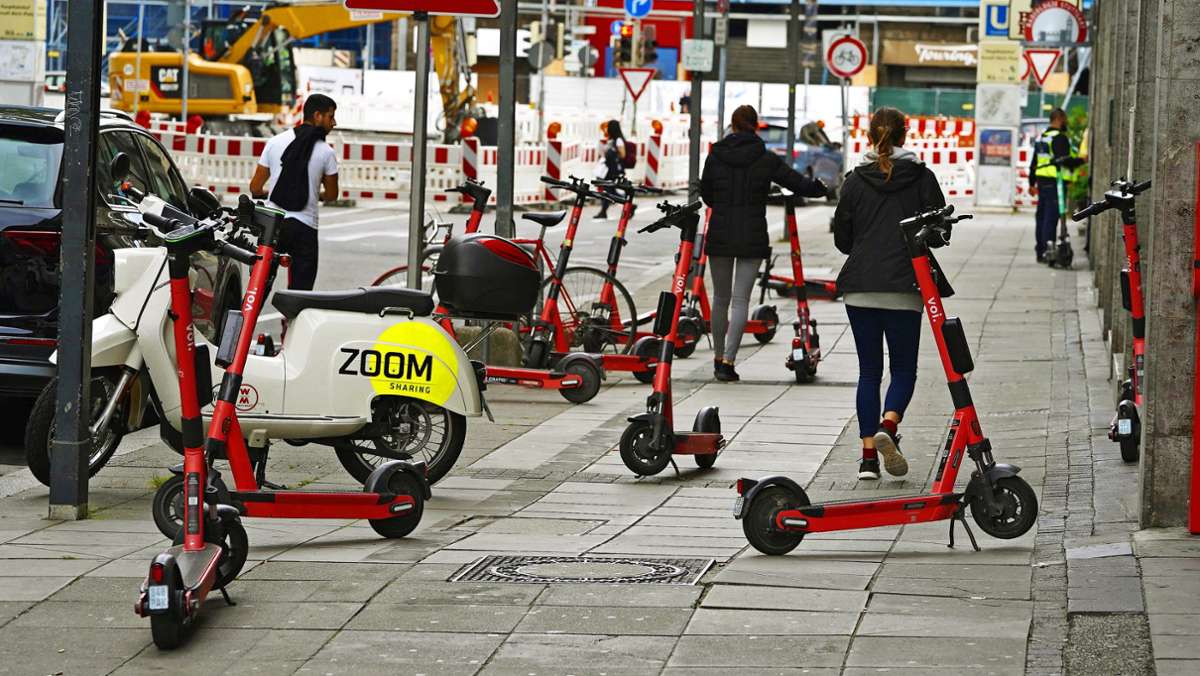 Vorstoß  aus Baden-Württemberg: Halter von E-Scootern sollen für Schäden haften