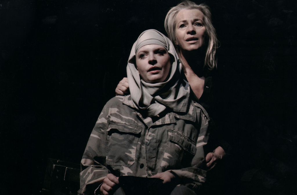 Neben Komödien und Revuen setzt Susanne Heydenreich auf Stücke mit dezidiert politischem Anspruch: Szene aus „Verbrennungen“ von Wajdi Mouawad, 2010, ein Stück über die Schrecken des Bürgerkriegs im Nahen Osten.