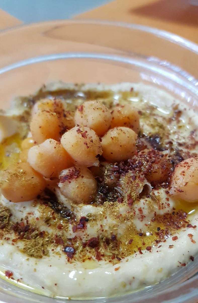 Auch Hummus gehört zu den Speisen, die Al Alawi anbieten will.