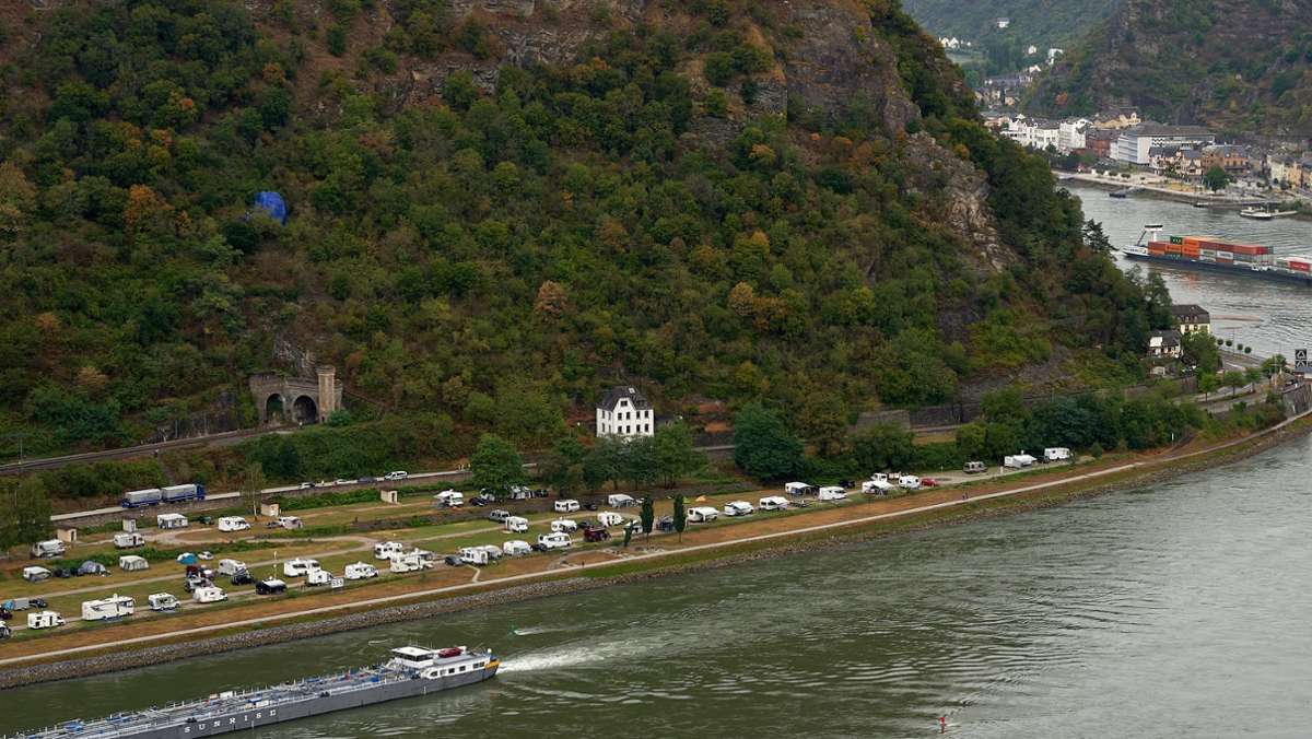  Der am berühmten Loreley-Felsen am Rhein in Rheinland-Pfalz abgestürzte Heißluftballon kann erst in einigen Tagen geborgen werden. Bei dem Unglück waren der Pilot getötet und mehrere Menschen teils schwer verletzt worden. 