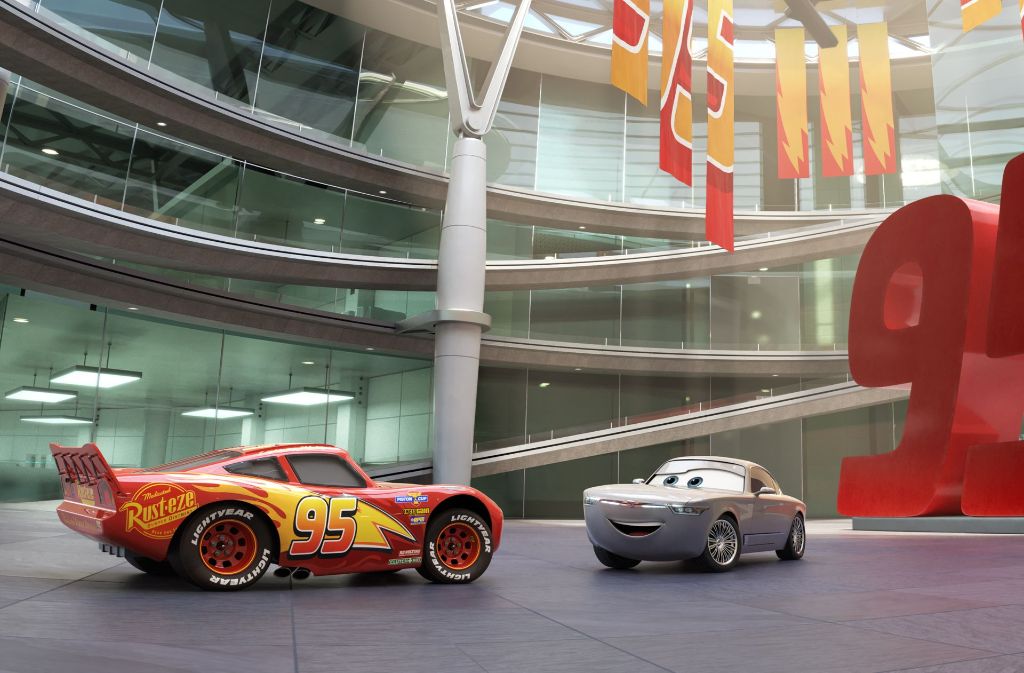 Lightning McQueen wird in ein neues Rennteam geholt.