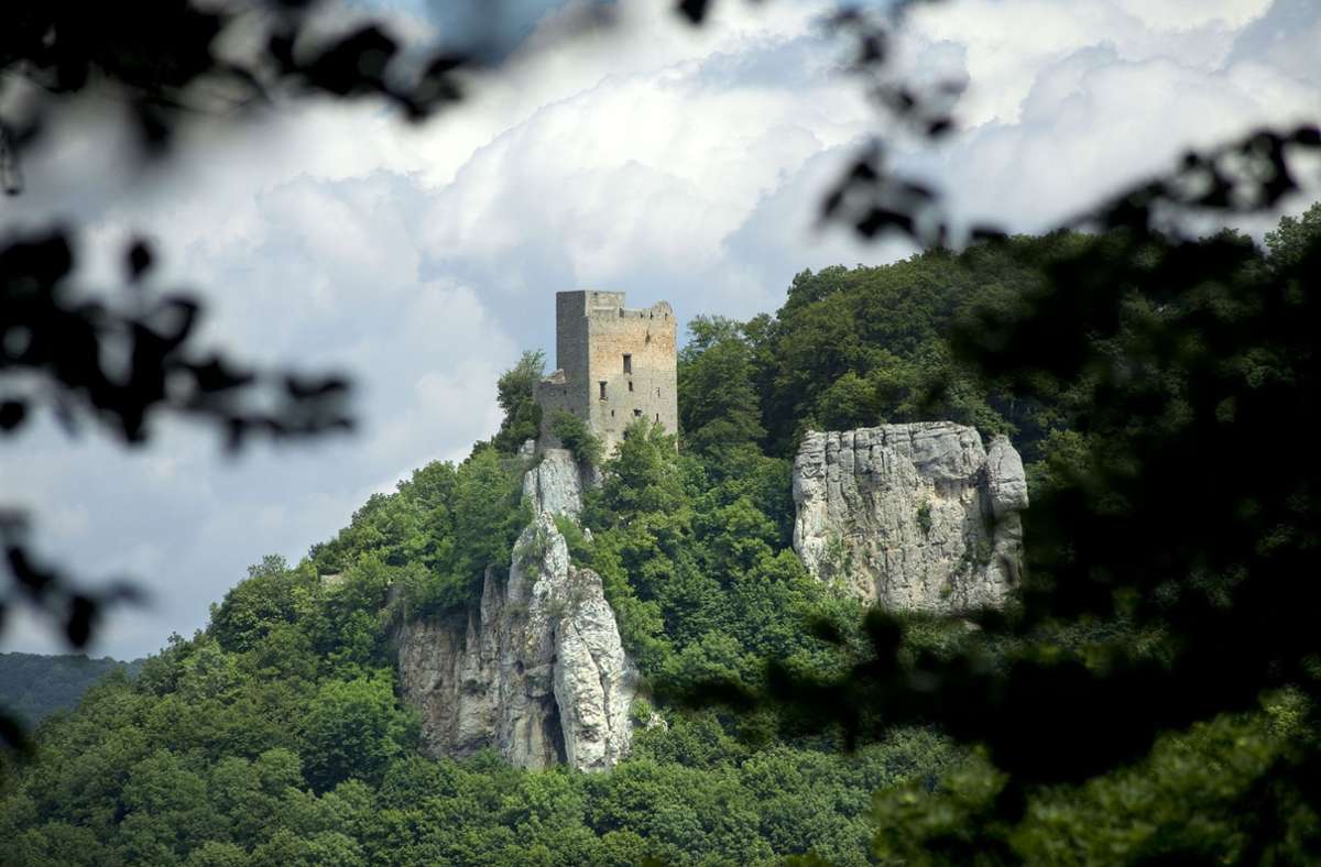 Rund um Esslingen befinden sich viele Burgen, wie hier die Burgruine Reußenstein.