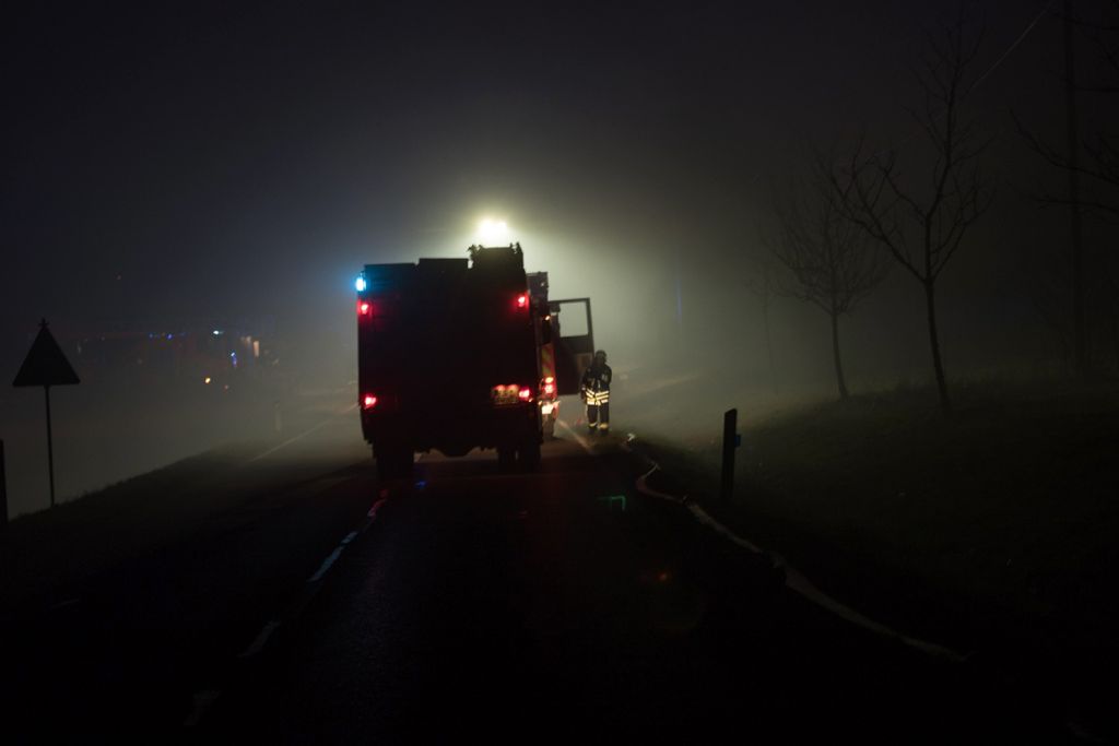 In der Nacht auf Sonntag musste die Feuerwehr mit über 100 Einsatzkräften zu einem Großbrand in Ötlingen ausrücken.