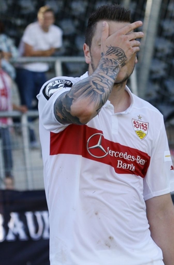 Daniel Ginczek kam verletzt, war aber trotzdem ein Hoffnungsträger im Sturm. Bisher hat er nur beim VfB II in der dritten Liga gespielt. Wann er zu seinem ersten Bundesligaauftritt im VfB-Dress kommt? Darauf legt sich keiner mehr fest.