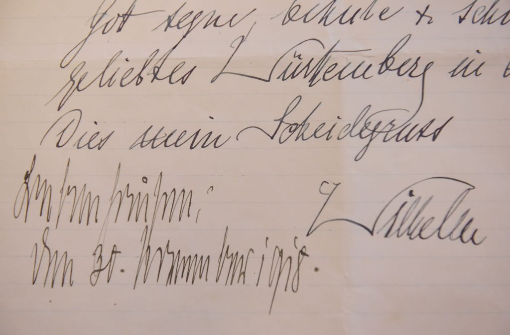 In dieser Vergrößerung der Rückseite ist eindeutig erkennbar, dass das Datum „Bebenhausen, den 30. November 1918“ von einer anderen Hand in deutscher Schrift hinzugefügt worden ist.