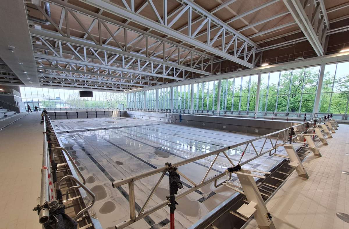 Im 50-Meter-Becken sollen zukünftig nationale Schwimmmeisterschaften ausgetragen werden. In den Startblöcken steckt viel Elektronik.