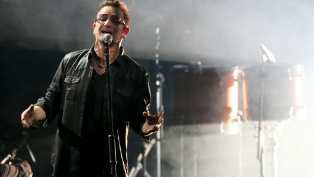  U2-Frontmann Bono kann nach seinem Fahrradunfall in New York möglicherweise nie wieder Gitarre spielen. Die Heilung war schwieriger als ich dachte, schrieb der Ire am Donnerstagabend auf der Band-Homepage in einem Rückblick auf 2014. 