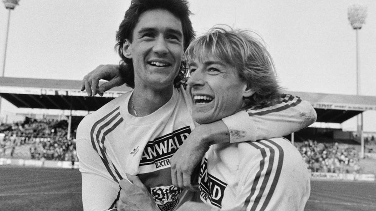 Ralf Allgöwer (li., im VfB-Dress mit Jürgen Klinsmann) spielte von 1987 bis 1989 für die Kickers. In Ulm war er von 1991 bis 1994 aktiv.