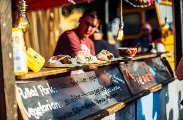 Food Trucks starten in neue Saison auf Karlsplatz