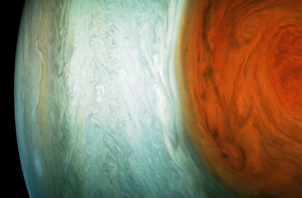 Eine auf der Basis von Daten und Bildern, die von „Juno“ übertragen wurden, erstellte Darstellung des „Großen, Roten Flecks“ auf dem Jupiter. Es handelt sich dabei um einen Wirbelsturm auf dem Planeten.