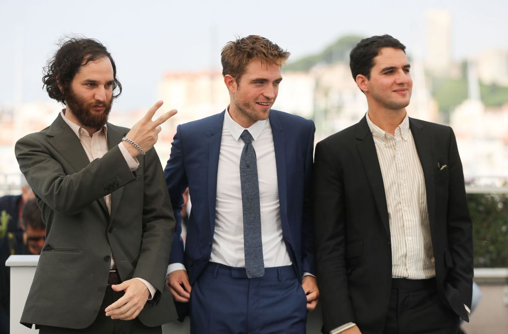 Die Regisseure Josh und Benny Safdie mit Rober Pattinson in ihrer Mitte.