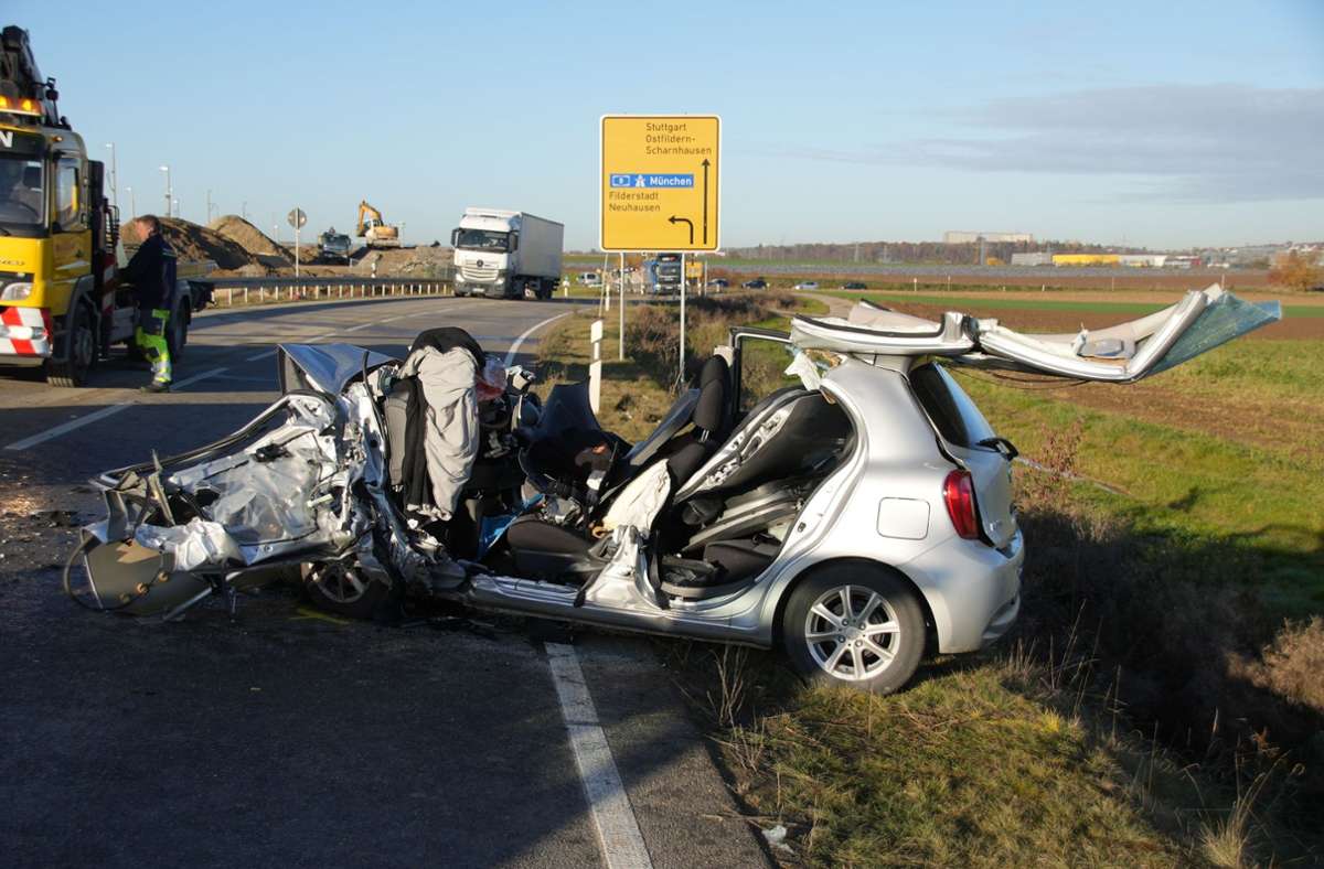 Der Unfall ereignet sich am Mittwochmorgen auf der Landesstraße bei Neuhausen auf den Fildern.