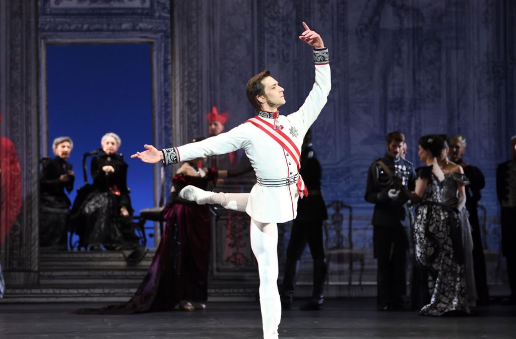 Hochzeitsfest am Wiener Hof: Friedemann Vogel gibt als Kronprinz Rudolf sein Debüt in Kenneth MacMillans Ballett „Mayerling“.