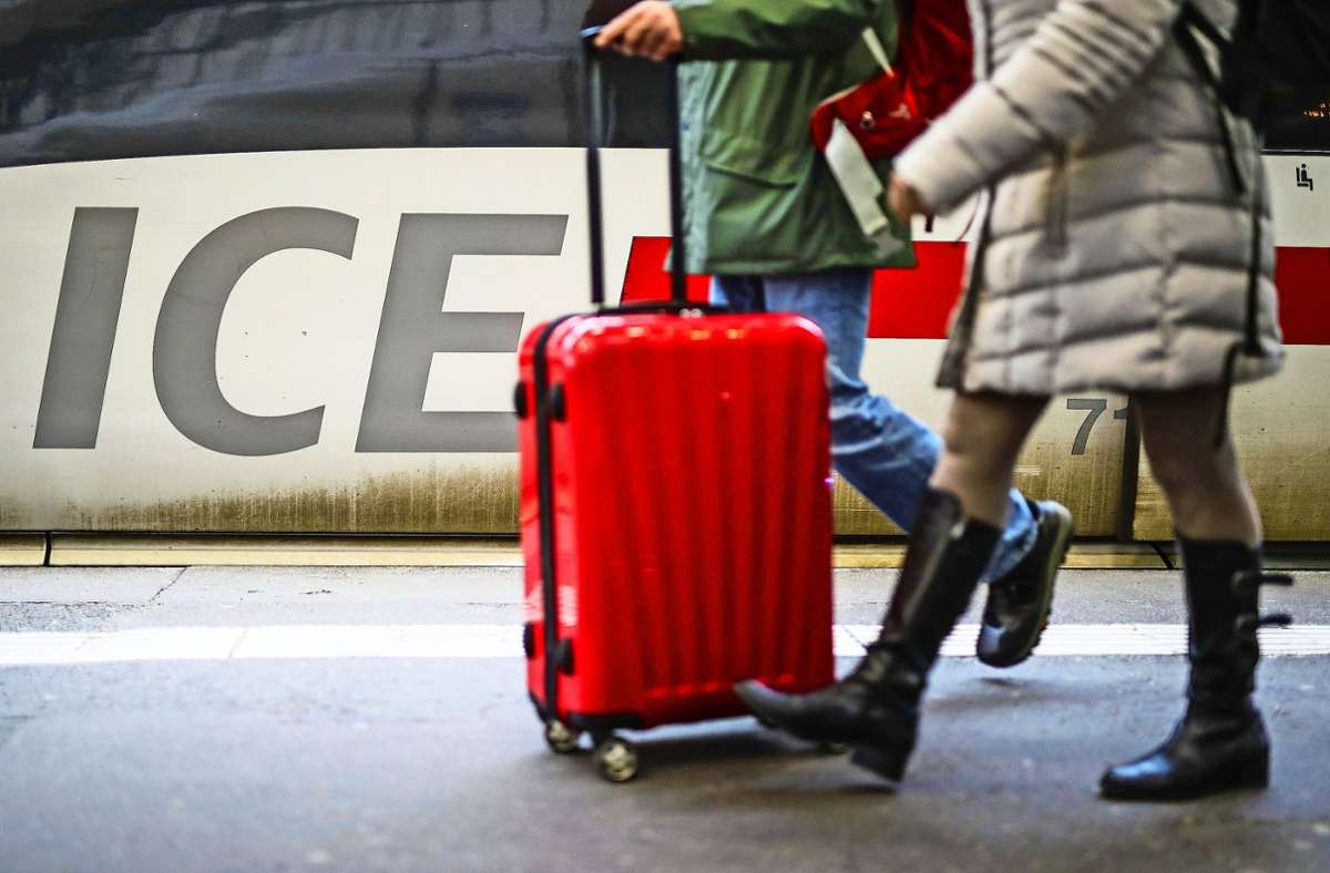 Strengere Corona-Regeln: Was jetzt auf Urlauber mit Auto und Bahn zukommen soll - Vimarsana News
