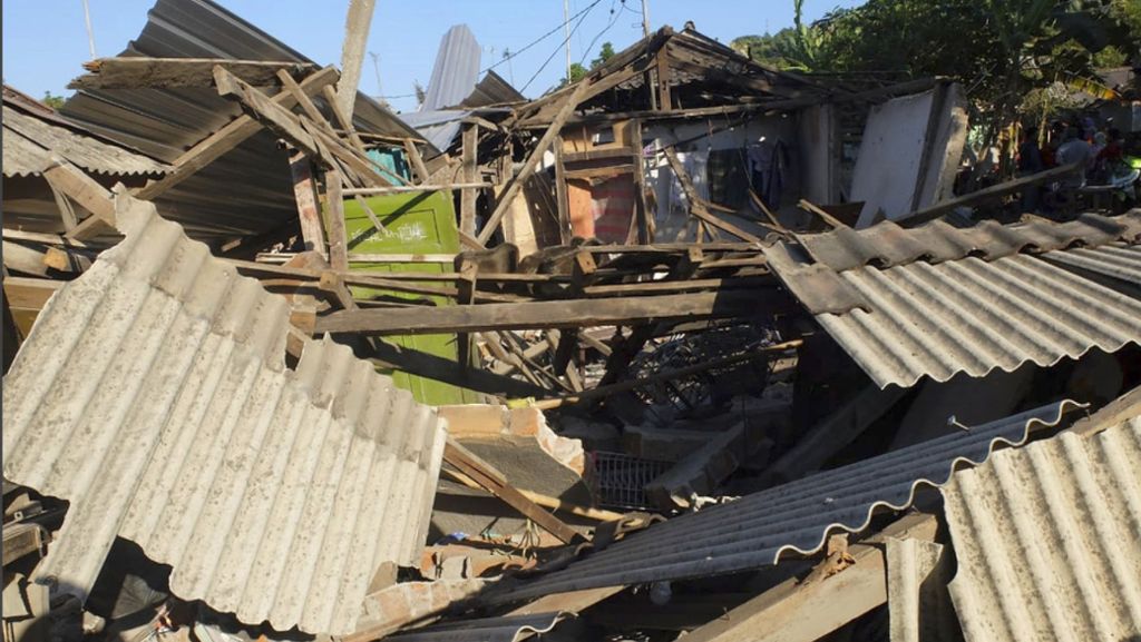 Erdbeben in Indonesien: Hunderte Urlauber in Sicherheit gebracht
