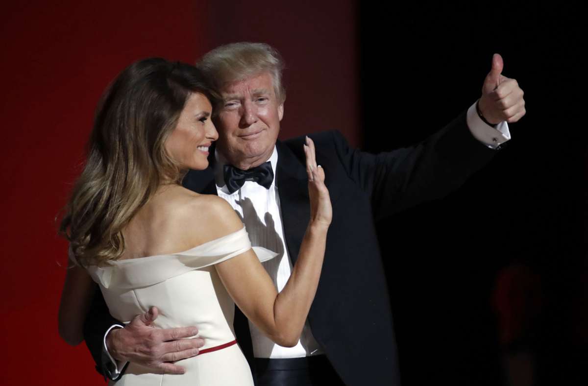 Donald Trump tanzt mit seiner Ehefrau Melania auf dem Liberty Ball 2017 in Washington. Die beiden sind seit 2005 verheiratet und haben einen gemeinsamen Sohn.