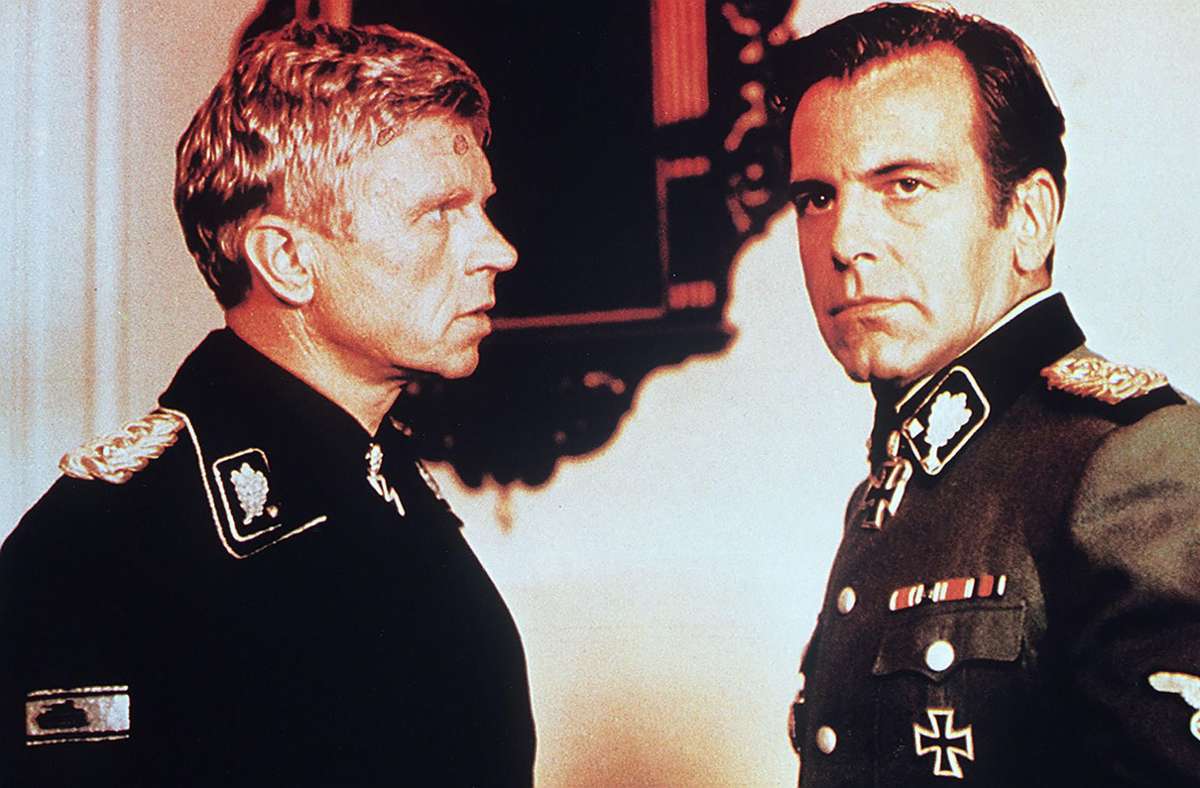 Hardy Krüger 1977 mit Maximilain Schell in „Die Brücke von Arnheim“.