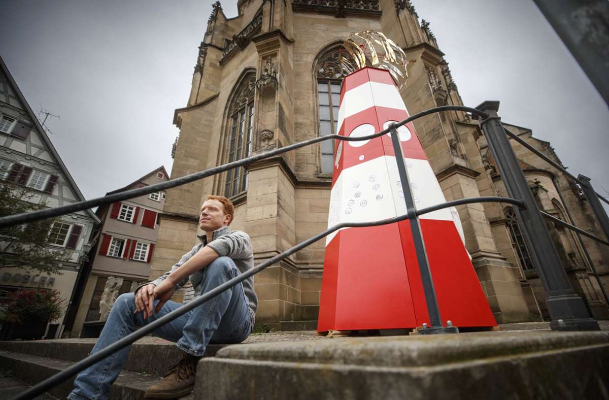 David Klopp und sein Leuchtturm vor der Schorndorfer Stadtkirche