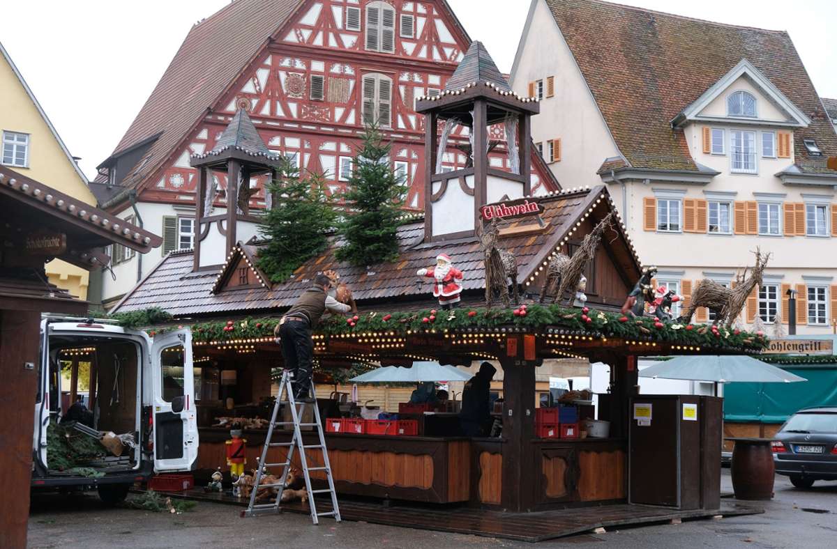 Weitere Impressionen vom Aufbau des Mittelalter- und Weihnachtsmarktes.