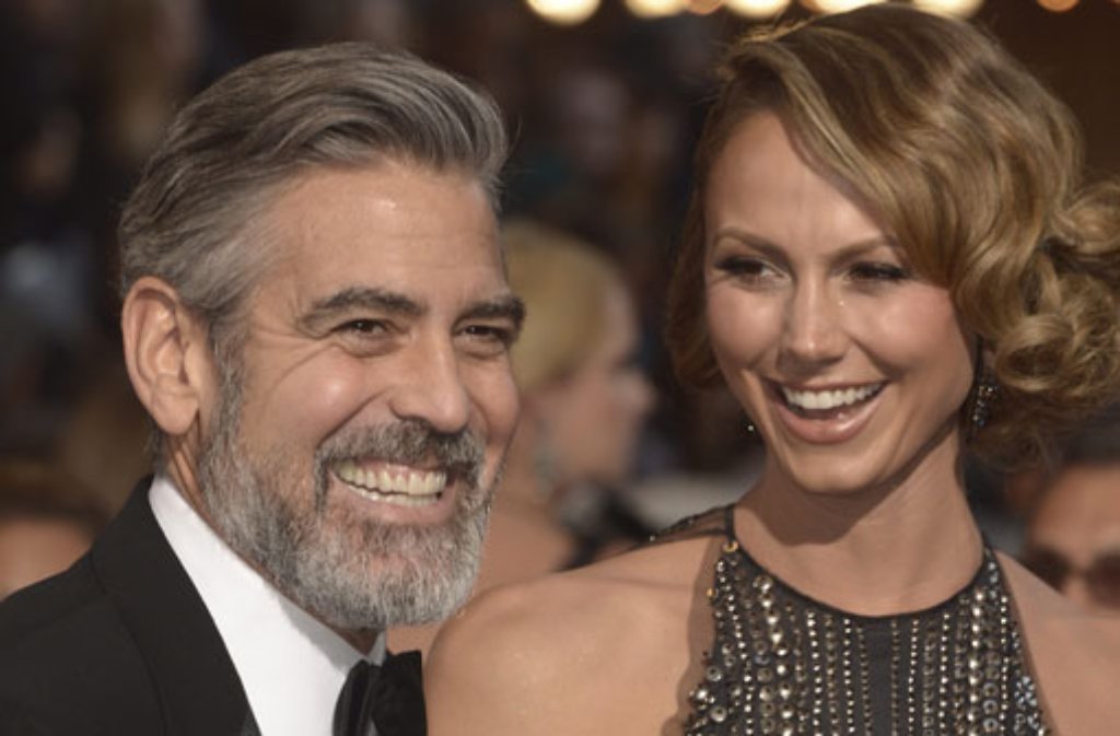 Davor war George Clooney mit der Schauspielerin und ehemaligen Wrestlerin Stacy Keibler liiert. Im Sommer 2013 war Schluss - ...