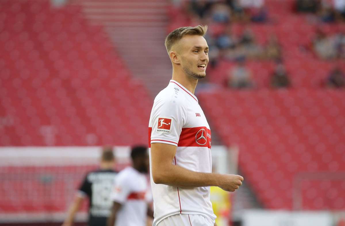 Im letzten Testspiel vor dem Start in die Saison 2019/2020 gegen den SC Freiburg hat sich Sasa Kalajdzic einen Kreuzband-, Innenband- und Meniskusriss zugezogen. Weil die Saison durch die Corona-Zwangspause länger dauerte als gedacht, schaffte er noch sein Comeback. In dieser Saison ist er feste Größe im VfB-Team.