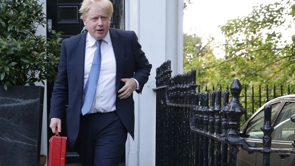 Boris Johnson auf Weg nach Brüssel: Flugzeug des Außenministers muss notlanden