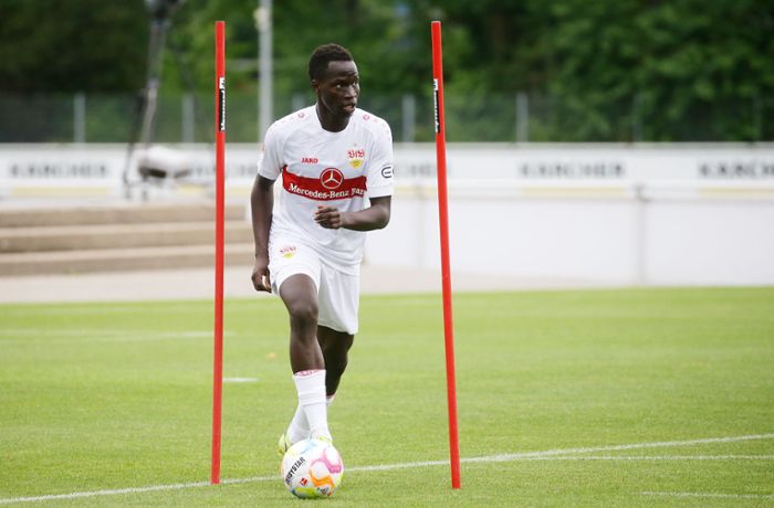 VfB Stuttgart Transfermarkt: Alou Kuol absolviert die Vorbereitung mit den Profis – Leihe denkbar