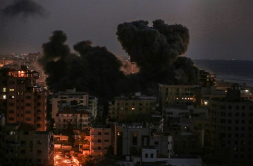 Bei israelischen Luftangriffen wurde Gaza-Stadt unter Beschuss genommen. Foto: dpa/Mohammed Talatene