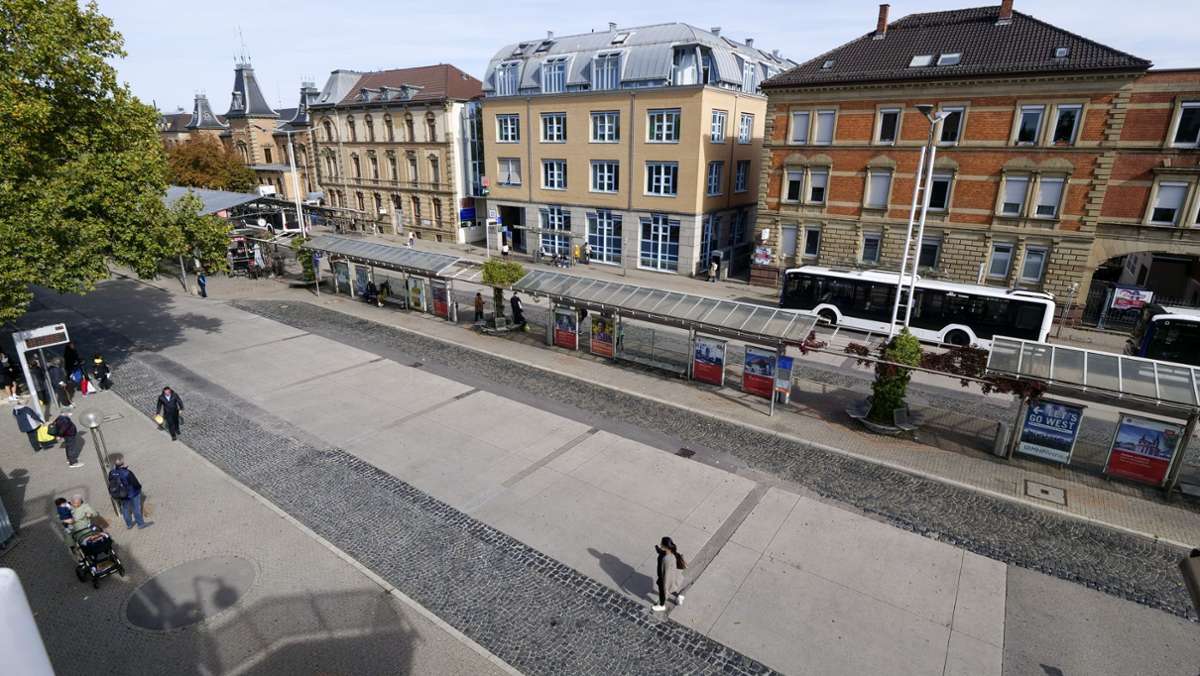 Streit am Busbahnhof in Ludwigsburg eskaliert: Jugendliche versprüht Abwehrspray