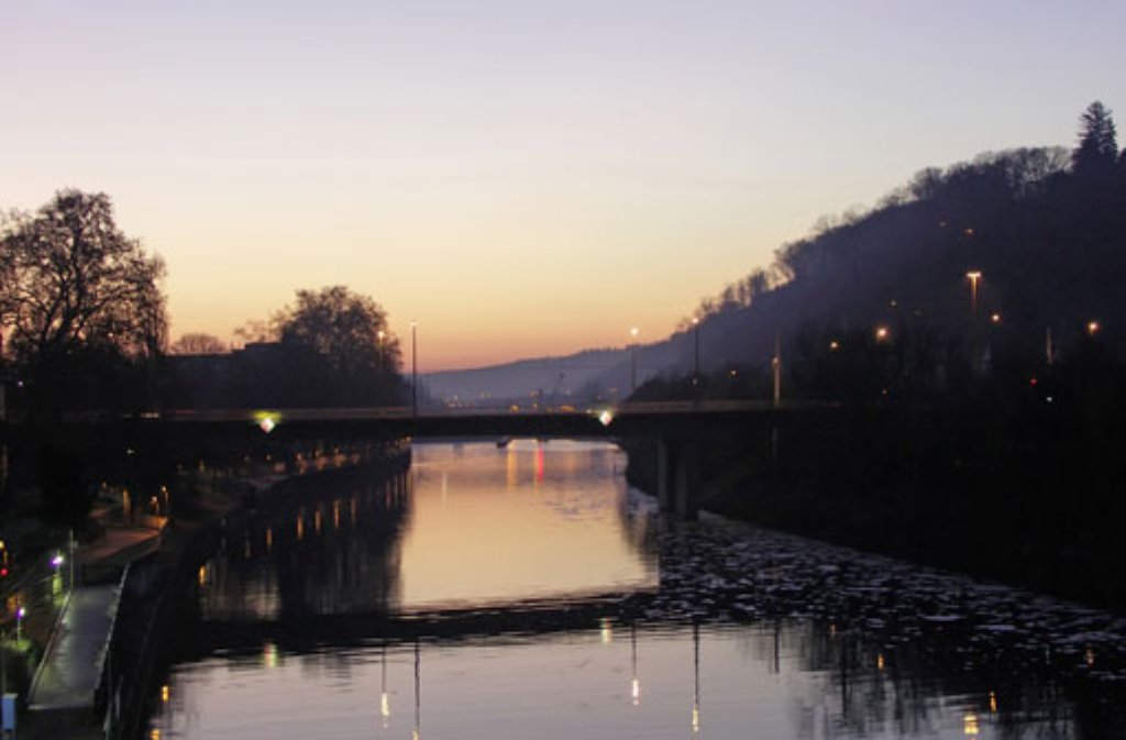 Abendstimmung am Neckar bei Esslingen.
