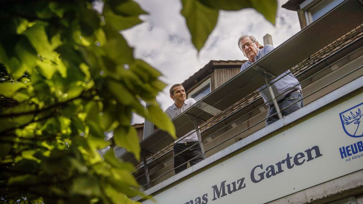  Der Biergarten bei der Jahnhalle in Endersbach heißt nun Thomas-Muz-Biergarten – in Erinnerung an den verstorbenen Gastronomen. Halim Ibishi vom DiMeglio übernimmt – samt Rostbraten, Sülze und Wurstsalat. 