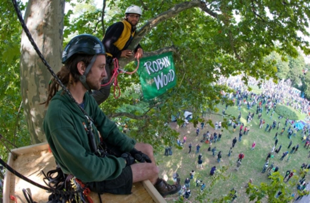 Aktivisten von Robin Wood und Parkschützern besetzen im September 2010 Bäume im Schlossgarten. Damit wollen sie verhindern, dass die uralten Parkbäume wegen Stuttgart 21 gefällt werden.