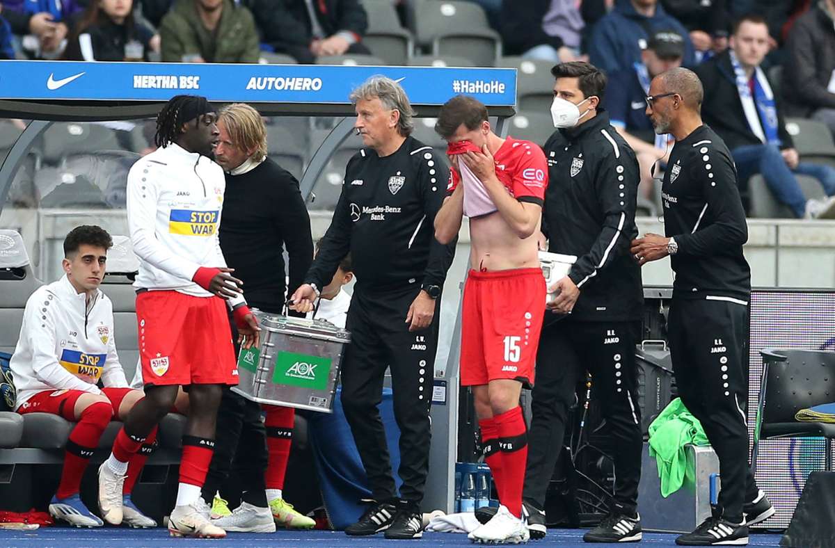 In der 24. Minute musste der VfB bereits verletzungsbedingt wechseln. Pascal Stenzel wurde von Erik Thommy ersetzt.
