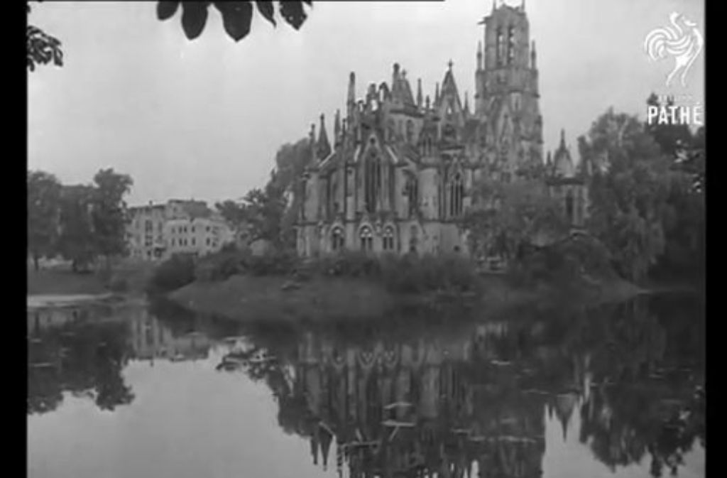Die Johanneskirche am Feuersee ist nicht das einzige Gebäude in der Stuttgarter Innenstadt, das durch die Bombenangriffe im Zweiten Weltkrieg stark beschädigt oder zerstört wurde. Weitere Eindrücke sehen Sie in der Fotostrecke. Foto: Screenshot British Pathé