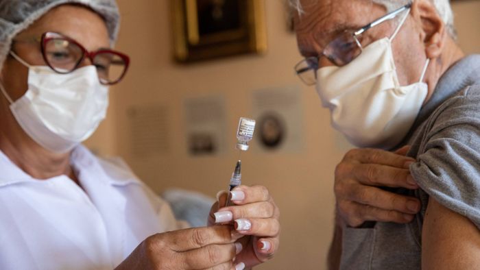 Bundesregierung: Omikron-Impfstoff ab Herbst einsatzbereit
