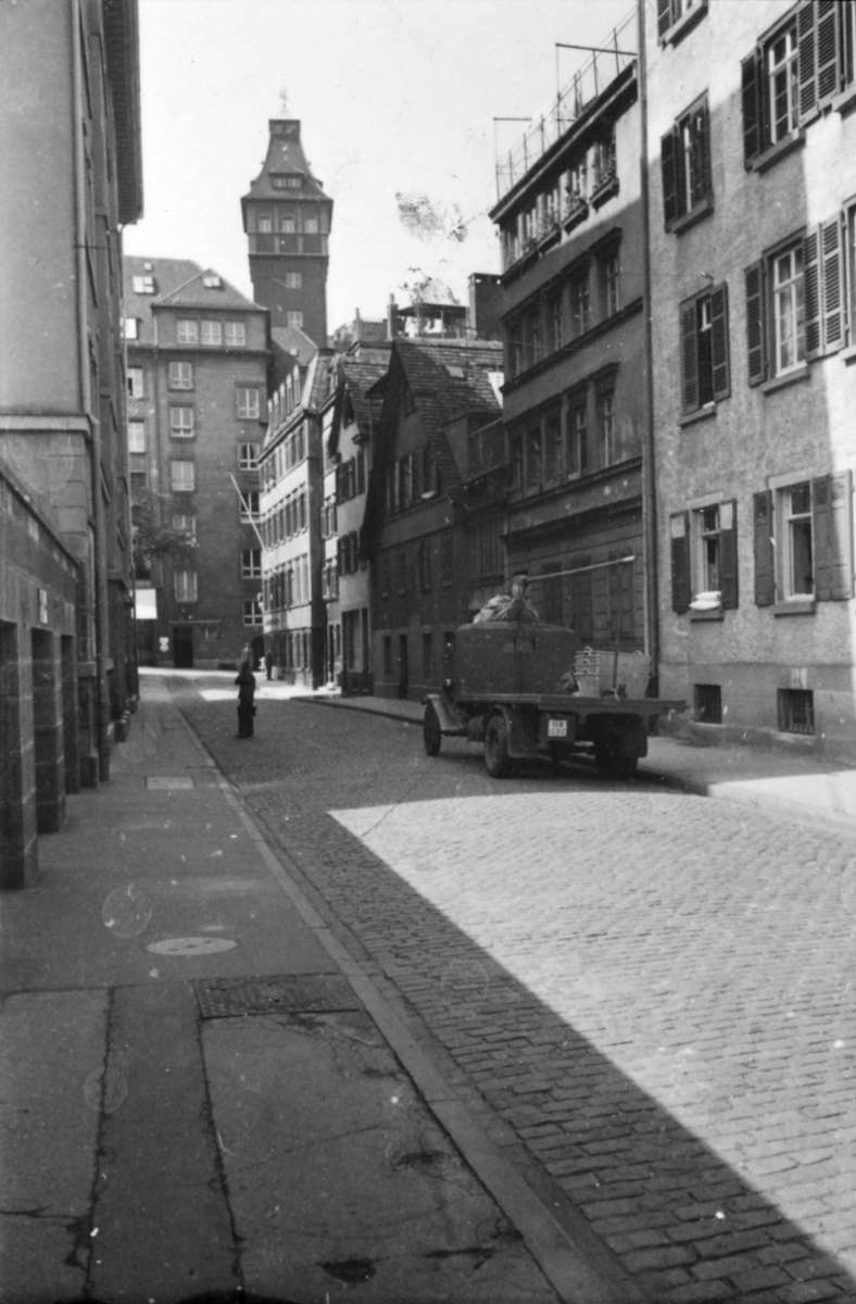 ... unterhalb der Eberhardstraße. Hier verlief einst die Stadtgrenze. Ein Zwinger war die gut zu verteidigende Freifläche zwischen zwei Wehrmauern.
