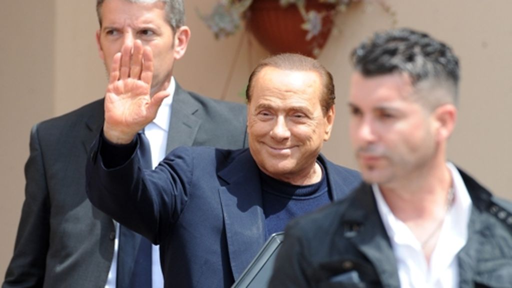 Erster Arbeitstag im Altenheim: Berlusconi: Ich habe viele Witze gemacht
