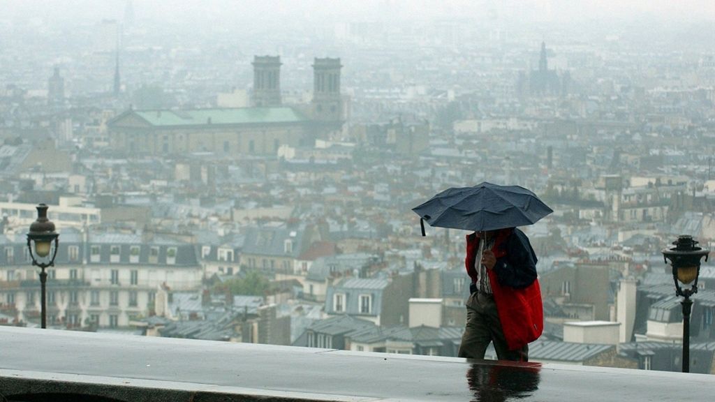 Der französische Wetterdienst Météo France sieht für die kommenden Tage eine Schlechtwetterfront auf Frankreich zukommen. Fußball-Fans sollten also ihren Regenschirm nicht vergessen – das gilt auch für das Deutschland-Spiel am Sonntag. 