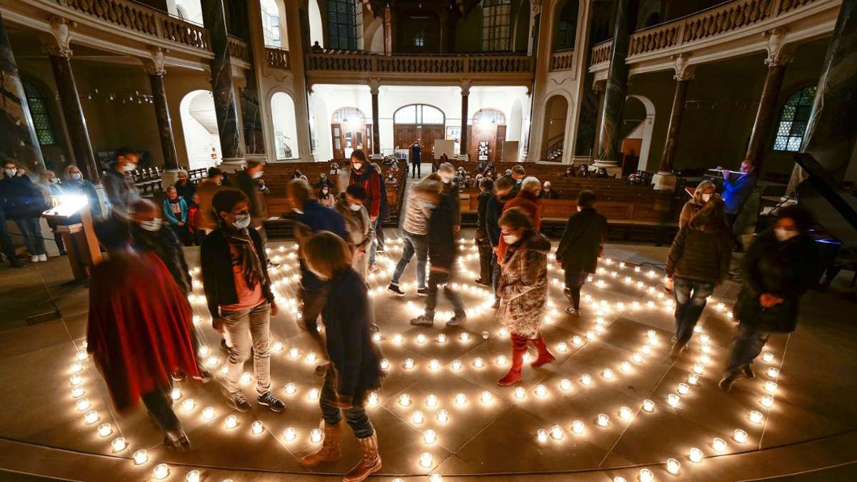 Friedenskirche Ludwigsburg: Ein Labyrinth aus Lichtern