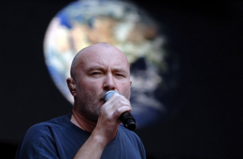 Phil Collins bei seinem Auftritt im Wembley Park Stadion in London im Juli 2007 beim Live Earth Konzert, das Aufmerksamkeit für den Klimawandel wecken will. 150 Artisten waren seinerzeit in neun großen Städten der Welt aufgetreten.