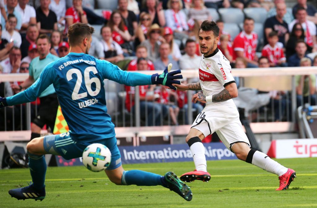 Bayern-Torwart Sven Ulreich ist geschlagen: Anastasios Donis trifft zum 2:1 für den VfB, der am letzten Spieltag der Saison 2017/18 dem großen FCB durch einen 4:1-Sieg die Meisterfeier verdirbt.