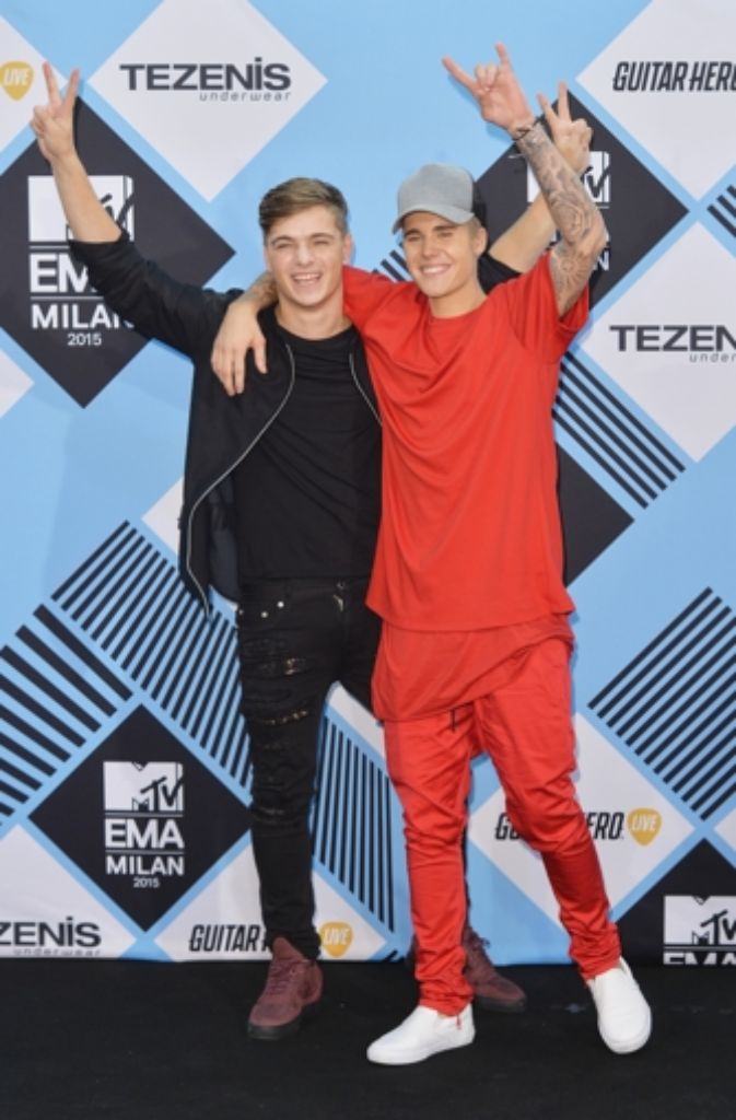 Der holländische DJ Martin Garrix (links) gewann „Best Electronic“ – und musste sich das Foto mit Justin Bieber teilen.