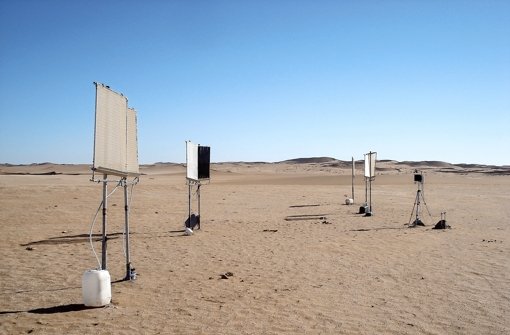 Pro Quadratmeter haben diese Spezialstoffe in der extrem trockenen Namibwüste je drei Liter Wasser eingefangen. Foto: ITV Denkendorf