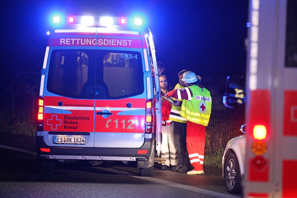 Bei einem Unfall bei Unterensigen im Kreis Esslingen sind am Mittwochabend fünf Menschen verletzt worden.