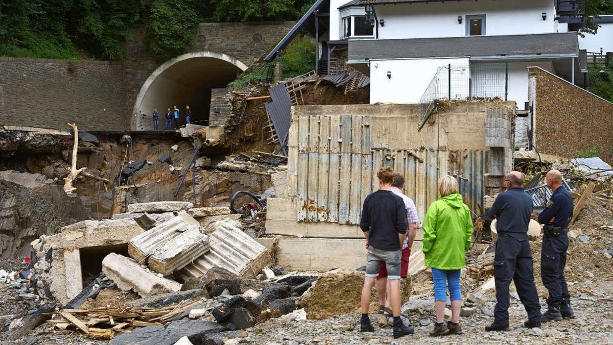  In dem Katastrophengebiet in Rheinland-Pfalz braucht es nach der Überschwemmung nicht nur zupackende Hände. Was erleben Notfallseelsorger dort derzeit? 
