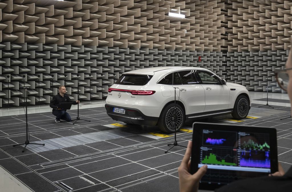 Das Grundgeräusch des Fahrzeugs wird laut Daimler zunächst in der Simulation und später im Akustikprüfstand und auf der Teststrecke optimiert.