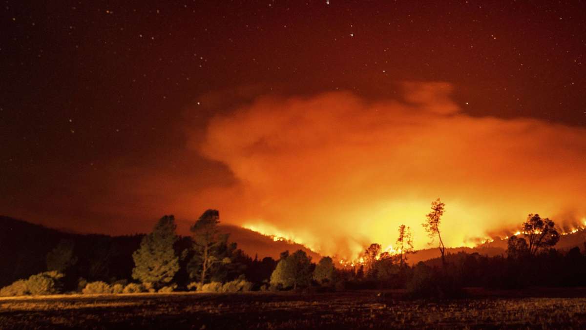 Die Feuer im Westen der USA zeigen deutlich, wie sehr der Klimawandel die Welt verändert. Auch so hoch industrialisierte Regionen wie Kalifornien sind massiv betroffen. Das gibt zu denken. 