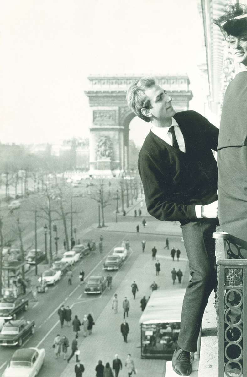 Yorn mit dem Mannequin Anouschka aus Hamburg – als erster deutscher Designer hat er 1962 ein Haute-Couture-Haus auf den Champs-Élysées in Paris eröffnet.